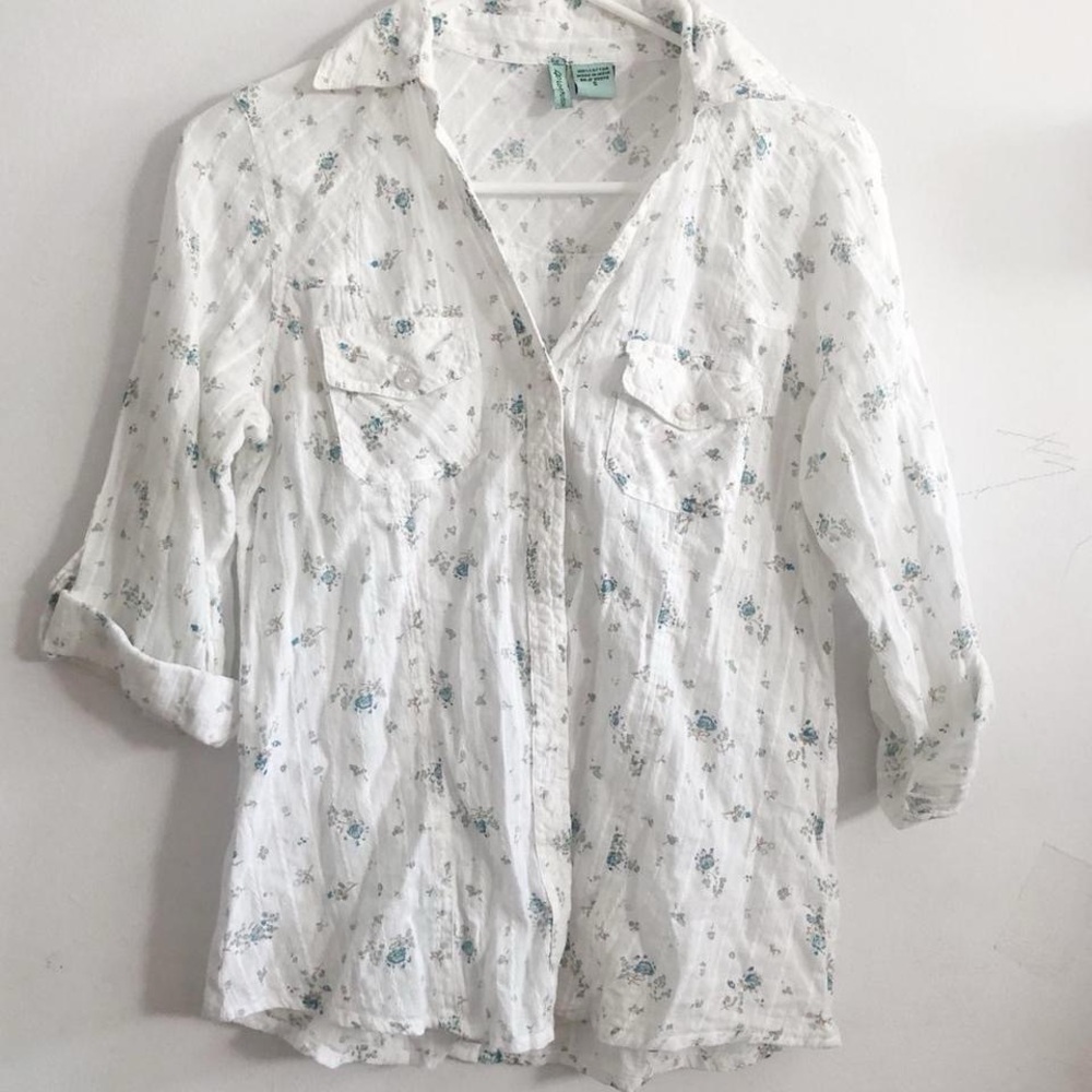 White and Blue Floral button up